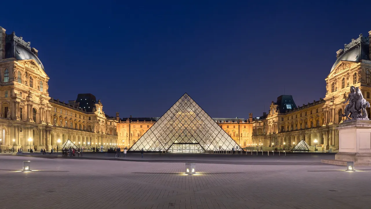 The Louvre with an art historian, Paris