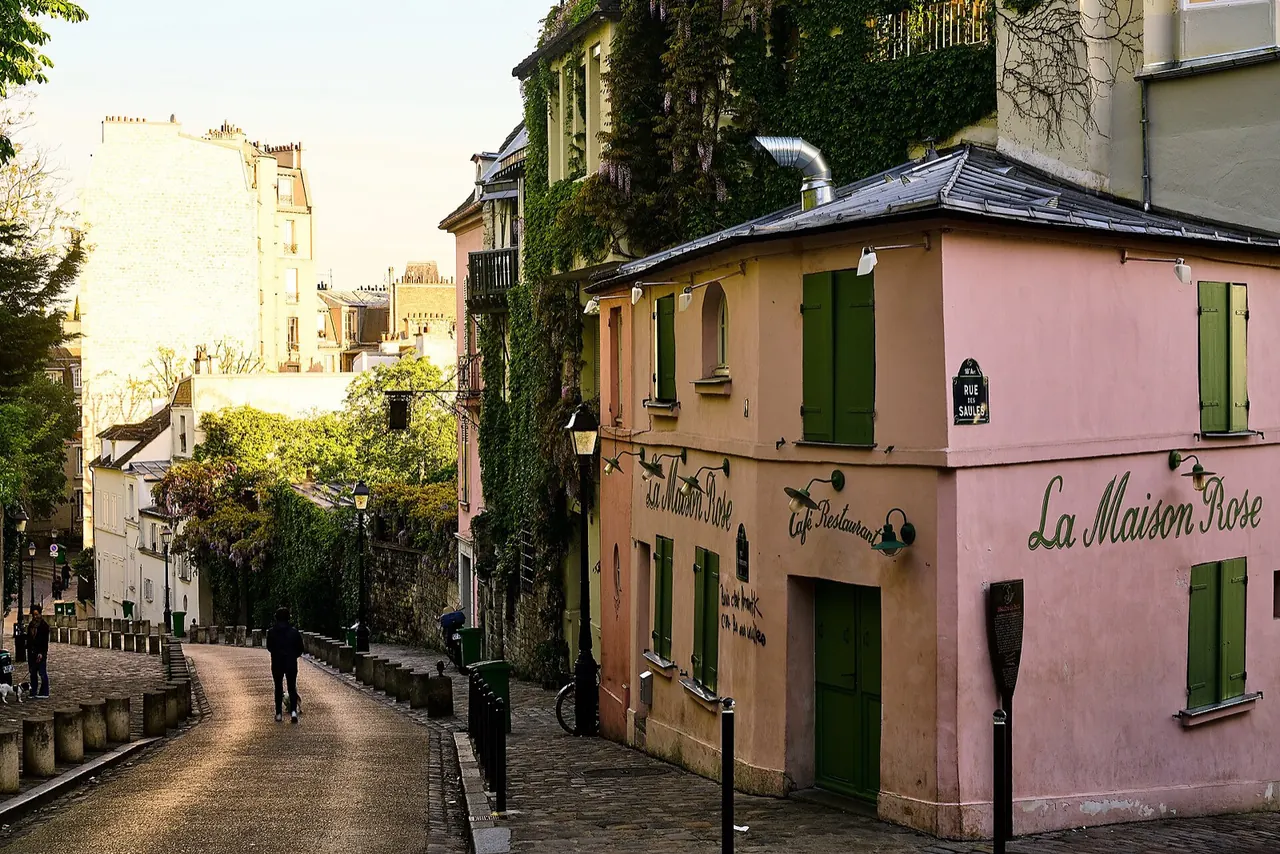 A treasure hunt through Montmartre, Paris